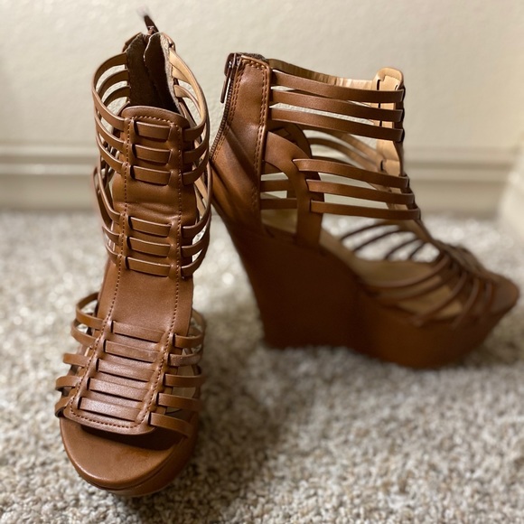 Rustic Comfy Wedge - Picture 2 of 2